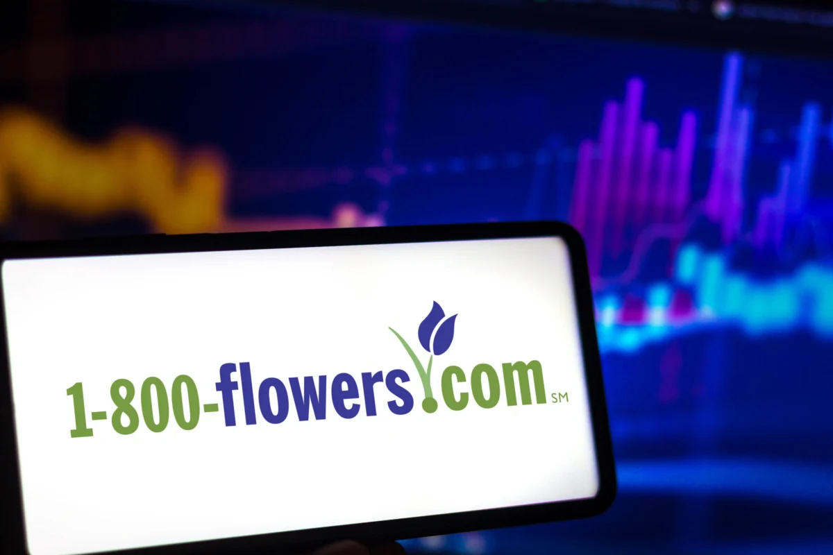 Strategic Divestiture: 1-800-Flowers.com Finalizes Sale of PersonalizationMall.com and Things Remembered to PlanetArt