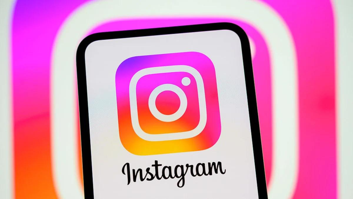 The Evolution of the Feed: Instagram Challenges YouTube with New 90-Minute "Features" Format
