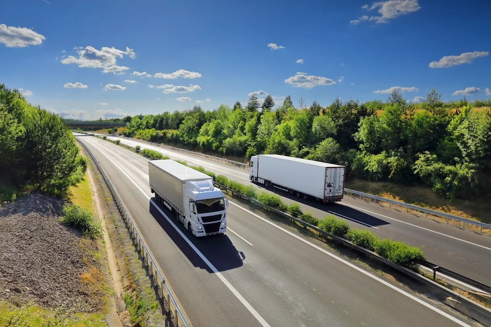 The Friction of Efficiency: Unpacking the Challenges of Road Feeder Slot Management