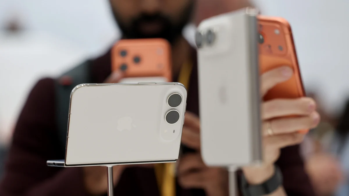 The Great Foldable Shift: A Comprehensive Comparison of the iPhone Duo and Xiaomi 18 Fold
